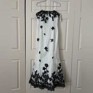 Le gala by mon Cheri white with black floral evening gown size 12 tulle wedding